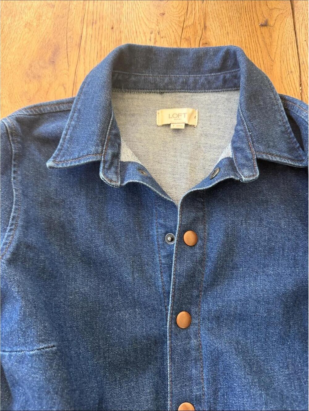 Women’s Loft Denim Belted snap Long Sleeve Dress. Size 4 - Picture 2 of 6